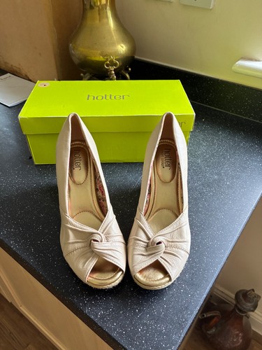 Hotter cream peep - hotter,